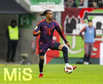 10.10.2026, Fussball Bundesliga 2026/2027, 5.Spieltag, FC Augsburg - FC Bayern München, in der WWK-Arena Augsburg, Michael Olise (FC Bayern München) am Ball 