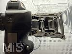 23.03.2025, Leitz-Park (Leica-Welt) in Wetzlar (Deutschland), der Firmensitze der Leica Camera Werke im mittelhessischen Wetzlar. Mit dem Produktions- und Verwaltungsgebäude und einem Museum. Schaubilder zeigen das Innenleben als Querschnitt eines Spiegelreflex-Objektives einer Leica S Kamera.