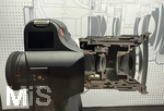 23.03.2025, Leitz-Park (Leica-Welt) in Wetzlar (Deutschland), der Firmensitze der Leica Camera Werke im mittelhessischen Wetzlar. Mit dem Produktions- und Verwaltungsgebäude und einem Museum. Schaubilder zeigen das Innenleben als Querschnitt eines Spiegelreflex-Objektives einer Leica S Kamera.