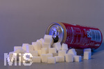 14.10.2026, Thema Zuckersteuer für Softgetränke. Studioaufnahme mit Würfelzucker und Cola-Dose.  Die Bundesregierung hat sich im Streit um die Zuckersteuer für Getränke geeinigt, Der Kompromiss sieht eine zweistufige Steuer und Ausnahmen für kleinere Hersteller vor. So soll ab dem 1. Juli 2027 ein Steuersatz von 26 Cent auf gesüßte Getränke mit einem Zuckergehalt ab 5 Gramm pro 100 Milliliter erhoben werden. Bei einem Zuckergehalt von 8 Gramm pro 100 Milliliter soll der Satz 32 Cent betragen. 