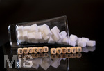 14.10.2026, Thema Zuckersteuer für Softgetränke. Studioaufnahme mit Würfelzucker und Schriftzug ZUCKERSTEUER.  Die Bundesregierung hat sich im Streit um die Zuckersteuer für Getränke geeinigt, Der Kompromiss sieht eine zweistufige Steuer und Ausnahmen für kleinere Hersteller vor. So soll ab dem 1. Juli 2027 ein Steuersatz von 26 Cent auf gesüßte Getränke mit einem Zuckergehalt ab 5 Gramm pro 100 Milliliter erhoben werden. Bei einem Zuckergehalt von 8 Gramm pro 100 Milliliter soll der Satz 32 Cent betragen.