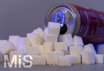 14.10.2026, Thema Zuckersteuer für Softgetränke. Studioaufnahme mit Würfelzucker und Cola-Dose.  Die Bundesregierung hat sich im Streit um die Zuckersteuer für Getränke geeinigt, Der Kompromiss sieht eine zweistufige Steuer und Ausnahmen für kleinere Hersteller vor. So soll ab dem 1. Juli 2027 ein Steuersatz von 26 Cent auf gesüßte Getränke mit einem Zuckergehalt ab 5 Gramm pro 100 Milliliter erhoben werden. Bei einem Zuckergehalt von 8 Gramm pro 100 Milliliter soll der Satz 32 Cent betragen.  