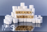 14.10.2026, Thema Zuckersteuer für Softgetränke. Studioaufnahme mit Würfelzucker und Schriftzug ZUCKERSTEUER.  Die Bundesregierung hat sich im Streit um die Zuckersteuer für Getränke geeinigt, Der Kompromiss sieht eine zweistufige Steuer und Ausnahmen für kleinere Hersteller vor. So soll ab dem 1. Juli 2027 ein Steuersatz von 26 Cent auf gesüßte Getränke mit einem Zuckergehalt ab 5 Gramm pro 100 Milliliter erhoben werden. Bei einem Zuckergehalt von 8 Gramm pro 100 Milliliter soll der Satz 32 Cent betragen.