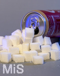 14.10.2026, Thema Zuckersteuer für Softgetränke. Studioaufnahme mit Würfelzucker und Cola-Dose.  Die Bundesregierung hat sich im Streit um die Zuckersteuer für Getränke geeinigt, Der Kompromiss sieht eine zweistufige Steuer und Ausnahmen für kleinere Hersteller vor. So soll ab dem 1. Juli 2027 ein Steuersatz von 26 Cent auf gesüßte Getränke mit einem Zuckergehalt ab 5 Gramm pro 100 Milliliter erhoben werden. Bei einem Zuckergehalt von 8 Gramm pro 100 Milliliter soll der Satz 32 Cent betragen. 