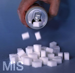 14.10.2026, Thema Zuckersteuer für Softgetränke. Studioaufnahme mit Würfelzucker und Cola-Dose.  Die Bundesregierung hat sich im Streit um die Zuckersteuer für Getränke geeinigt, Der Kompromiss sieht eine zweistufige Steuer und Ausnahmen für kleinere Hersteller vor. So soll ab dem 1. Juli 2027 ein Steuersatz von 26 Cent auf gesüßte Getränke mit einem Zuckergehalt ab 5 Gramm pro 100 Milliliter erhoben werden. Bei einem Zuckergehalt von 8 Gramm pro 100 Milliliter soll der Satz 32 Cent betragen. 