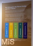 15.10.2026, Kneippkur in Bad Wörishofen im Unterallgäu. Info-Tafeln in der Kurhaus-Pergola erklären die 5 Säulen der Kneipp-Therapie, in der Kneippstadt wird die Kur gelebt und gearbeitet nach Pfarrer Sebastian Kneipp.  Wasser, Kräuter, Bewegung, Ernährung, Lebensordnung, 