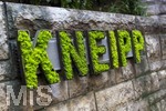15.10.2026, Kneippkur in Bad Wörishofen im Unterallgäu. Schriftzug KNEIPP in der Kurhaus-Pergola in begrünten Lettern, in der Kneippstadt wird die Kur gelebt und gearbeitet nach Pfarrer Sebastian Kneipp. 