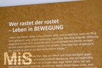 15.10.2026, Kneippkur in Bad Wörishofen im Unterallgäu. Info-Tafeln in der Kurhaus-Pergola erklären die 5 Säulen der Kneipp-Therapie, in der Kneippstadt wird die Kur gelebt und gearbeitet nach Pfarrer Sebastian Kneipp.  Wer rastet der Rostet - Leben in Bewegung