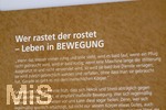 15.10.2026, Kneippkur in Bad Wörishofen im Unterallgäu. Info-Tafeln in der Kurhaus-Pergola erklären die 5 Säulen der Kneipp-Therapie, in der Kneippstadt wird die Kur gelebt und gearbeitet nach Pfarrer Sebastian Kneipp.  Wer rastet der Rostet - Leben in Bewegung