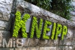 15.10.2026, Kneippkur in Bad Wörishofen im Unterallgäu. Schriftzug KNEIPP in der Kurhaus-Pergola in begrünten Lettern, in der Kneippstadt wird die Kur gelebt und gearbeitet nach Pfarrer Sebastian Kneipp. 