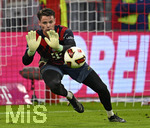 17.10.2026, Fussball Bundesliga 2026/2027, 6.Spieltag, FC Bayern München - RB Leipzig, in der Allianz-Arena München,   Torwart Jonas Urbig (FC Bayern München) beim Aufwärmen.


