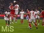 17.10.2026, Fussball Bundesliga 2026/2027, 6.Spieltag, FC Bayern München - RB Leipzig, in der Allianz-Arena München,   v.l. Harry Kane (FC Bayern München) gegen Rocco Reitz (RB Leipzig) 



