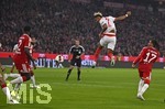 17.10.2026, Fussball Bundesliga 2026/2027, 6.Spieltag, FC Bayern München - RB Leipzig, in der Allianz-Arena München,   Antonio Nusa (RB Leipzig) setzt sich durch. Michael Olise (FC Bayern München) 


