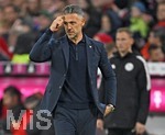 17.10.2026, Fussball Bundesliga 2026/2027, 6.Spieltag, FC Bayern München - RB Leipzig, in der Allianz-Arena München,   Trainer Martin Demichelis (RB Leipzig) nachdenklich.


