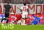 17.10.2026, Fussball Bundesliga 2026/2027, 6.Spieltag, FC Bayern München - RB Leipzig, in der Allianz-Arena München,   Luis Diaz (FC Bayern München) trifft zum 1:0 gegen Torwart Maarten Vandevoordt (RB Leipzig) 


