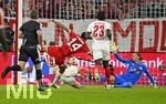 17.10.2026, Fussball Bundesliga 2026/2027, 6.Spieltag, FC Bayern München - RB Leipzig, in der Allianz-Arena München,   Luis Diaz (FC Bayern München) trifft zum 1:0 gegen Torwart Maarten Vandevoordt (RB Leipzig) 


