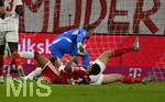17.10.2026, Fussball Bundesliga 2026/2027, 6.Spieltag, FC Bayern München - RB Leipzig, in der Allianz-Arena München,   Luis Diaz (FC Bayern München) trifft zum 1:0 gegen Torwart Maarten Vandevoordt (RB Leipzig) 


