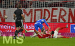 17.10.2026, Fussball Bundesliga 2026/2027, 6.Spieltag, FC Bayern München - RB Leipzig, in der Allianz-Arena München,   Luis Diaz (FC Bayern München) trifft zum 1:0 gegen Torwart Maarten Vandevoordt (RB Leipzig) 


