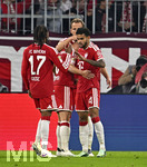 17.10.2026, Fussball Bundesliga 2026/2027, 6.Spieltag, FC Bayern München - RB Leipzig, in der Allianz-Arena München,   Torjubel v.l. Michael Olise (FC Bayern München), Joshua Kimmich (FC Bayern München), Luis Diaz (FC Bayern München) und Harry Kane (FC Bayern München) 



