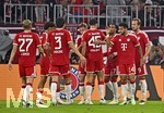 17.10.2026, Fussball Bundesliga 2026/2027, 6.Spieltag, FC Bayern München - RB Leipzig, in der Allianz-Arena München,   Torjubel v.l. Konrad Laimer (FC Bayern München), Nathaniel Brown (FC Bayern München), Min-jae Kim (Bayern München, Minjae Kim), Joshua Kimmich (FC Bayern München), Aleksandar Pavlovic (Bayern München) , Michael Olise (FC Bayern München), Luis Diaz (FC Bayern München) und Harry Kane (FC Bayern München) 


