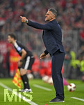 17.10.2026, Fussball Bundesliga 2026/2027, 6.Spieltag, FC Bayern München - RB Leipzig, in der Allianz-Arena München,   Trainer Martin Demichelis (RB Leipzig) ist unzufrieden


