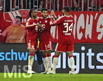 17.10.2026, Fussball Bundesliga 2026/2027, 6.Spieltag, FC Bayern München - RB Leipzig, in der Allianz-Arena München,   v.l. Michael Olise (FC Bayern München), Luis Diaz (FC Bayern München) und Ismael Saibari (FC Bayern München) jubeln.


