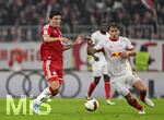 17.10.2026, Fussball Bundesliga 2026/2027, 6.Spieltag, FC Bayern München - RB Leipzig, in der Allianz-Arena München,   v.l. Min-jae Kim (Bayern München, Minjae Kim) gegen Willi Orban (RB Leipzig) 


