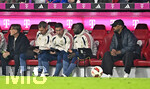 17.10.2026, Fussball Bundesliga 2026/2027, 6.Spieltag, FC Bayern München - RB Leipzig, in der Allianz-Arena München,   Wegen einer Verletzung sitzt Trainer Vincent Kompany (FC Bayern München) viel auf der Bank.


