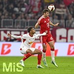17.10.2026, Fussball Bundesliga 2026/2027, 6.Spieltag, FC Bayern München - RB Leipzig, in der Allianz-Arena München,   Josip Stanisic (Bayern München) setzt sich durch.


