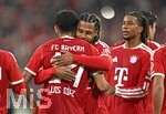 17.10.2026, Fussball Bundesliga 2026/2027, 6.Spieltag, FC Bayern München - RB Leipzig, in der Allianz-Arena München,   v.l. Luis Diaz (FC Bayern München), Serge Gnabry (FC Bayern München) und Michael Olise (FC Bayern München)  jubeln über das 6:0.

