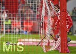 17.10.2026, Fussball Bundesliga 2026/2027, 6.Spieltag, FC Bayern München - RB Leipzig, in der Allianz-Arena München,   Michael Olise (FC Bayern München) im Tornetz


