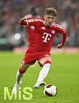 17.10.2026, Fussball Bundesliga 2026/2027, 6.Spieltag, FC Bayern München - RB Leipzig, in der Allianz-Arena München,   Lennart Karl (FC Bayern München) am Ball.


