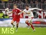 17.10.2026, Fussball Bundesliga 2026/2027, 6.Spieltag, FC Bayern München - RB Leipzig, in der Allianz-Arena München,   v.l. Josip Stanisic (Bayern München) gegen Romulo (RB Leipzig) 


