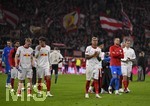 17.10.2026, Fussball Bundesliga 2026/2027, 6.Spieltag, FC Bayern München - RB Leipzig, in der Allianz-Arena München,   Die Leipziger Spieler verlassen das Stadion v.l. Nicolas Seiwald (RB Leipzig), Neil El Aynaoui (RB Leipzig) und Antonio Nusa (RB Leipzig) 



