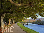 15.10.2026, Salzburg (Österreich) im Oktober, der Herbst hält Einzug.  Spazierweg an der Salzach, 