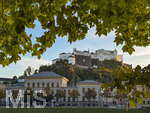 15.10.2026, Salzburg (Österreich) im Oktober, der Herbst hält Einzug.  hinten die Festung Hohensalzburg.