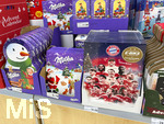 19.10.2026, Mindelheim (Unterallgäu) in einem Supermarkt werden eine große Menge an verschiedenen Adventskalendern angeboten. MILKA-Schokolade Adventskalender und FC Bayern München