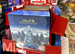 19.10.2026, Mindelheim (Unterallgäu) in einem Supermarkt werden eine große Menge an verschiedenen Adventskalendern angeboten. Lindt Adventskalender Weihnachtszauber.