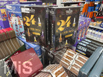 19.10.2026, Mindelheim (Unterallgäu) in einem Supermarkt werden eine große Menge an verschiedenen Adventskalendern angeboten.  Rauch Destillerie 24 Lieblings-Spirituosen.