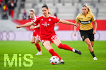 19.10.2026, München, Bayern, Deutschland. Google Pixel Frauen-Bundesliga: FC Bayern Frauen gegen VfB Stuttgart Frauen. Spielort: FC Bayern Campus-Stadion. Sarah Zadrazil (FC Bayern Frauen) beim Pass, beim Zuspiel, bei der Ballabgabe
