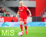 19.10.2026, München, Bayern, Deutschland. Google Pixel Frauen-Bundesliga: FC Bayern Frauen gegen VfB Stuttgart Frauen. Spielort: FC Bayern Campus-Stadion. Pernille Harder (FC Bayern Frauen) am Ball, mit dem Ball, in einer Spielszene