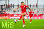 19.10.2026, München, Bayern, Deutschland. Google Pixel Frauen-Bundesliga: FC Bayern Frauen gegen VfB Stuttgart Frauen. Spielort: FC Bayern Campus-Stadion. Klara Bühl (FC Bayern Frauen) am Ball, mit dem Ball, in einer Spielszene