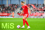 19.10.2026, München, Bayern, Deutschland. Google Pixel Frauen-Bundesliga: FC Bayern Frauen gegen VfB Stuttgart Frauen. Spielort: FC Bayern Campus-Stadion. Klara Bühl (FC Bayern Frauen) am Ball, mit dem Ball, in einer Spielszene