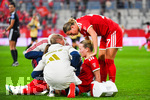 19.10.2026, München, Bayern, Deutschland. Google Pixel Frauen-Bundesliga: FC Bayern Frauen gegen VfB Stuttgart Frauen. Spielort: FC Bayern Campus-Stadion. Franziska Kett (FC Bayern Frauen) verletzt, mit Schmerzen, bei der Behandlung