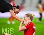 19.10.2026, München, Bayern, Deutschland. Google Pixel Frauen-Bundesliga: FC Bayern Frauen gegen VfB Stuttgart Frauen. Spielort: FC Bayern Campus-Stadion. Franziska Kett (FC Bayern Frauen) verletzt, mit Schmerzen, bei der Behandlung