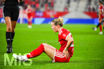 19.10.2026, München, Bayern, Deutschland. Google Pixel Frauen-Bundesliga: FC Bayern Frauen gegen VfB Stuttgart Frauen. Spielort: FC Bayern Campus-Stadion. Franziska Kett (FC Bayern Frauen) verletzt, mit Schmerzen, bei der Behandlung