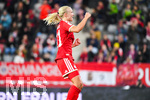 19.10.2026, München, Bayern, Deutschland. Google Pixel Frauen-Bundesliga: FC Bayern Frauen gegen VfB Stuttgart Frauen. Spielort: FC Bayern Campus-Stadion. Pernille Harder (FC Bayern Frauen) beim Jubel, jubelnd, feiernd in der Luft