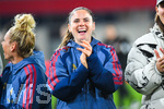 19.10.2026, München, Bayern, Deutschland. Google Pixel Frauen-Bundesliga: FC Bayern Frauen gegen VfB Stuttgart Frauen. Spielort: FC Bayern Campus-Stadion. Sarah Zadrazil (FC Bayern Frauen) fröhlich, gut gelaunt, lachend
