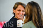 19.10.2026, München, Bayern, Deutschland. Google Pixel Frauen-Bundesliga: FC Bayern Frauen gegen VfB Stuttgart Frauen. Spielort: FC Bayern Campus-Stadion. Bianca Rech (Direktorin, FC Bayern Frauen) fröhlich, gut gelaunt, lachend