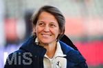 19.10.2026, München, Bayern, Deutschland. Google Pixel Frauen-Bundesliga: FC Bayern Frauen gegen VfB Stuttgart Frauen. Spielort: FC Bayern Campus-Stadion. Bianca Rech (Direktorin, FC Bayern Frauen) fröhlich, gut gelaunt, lachend